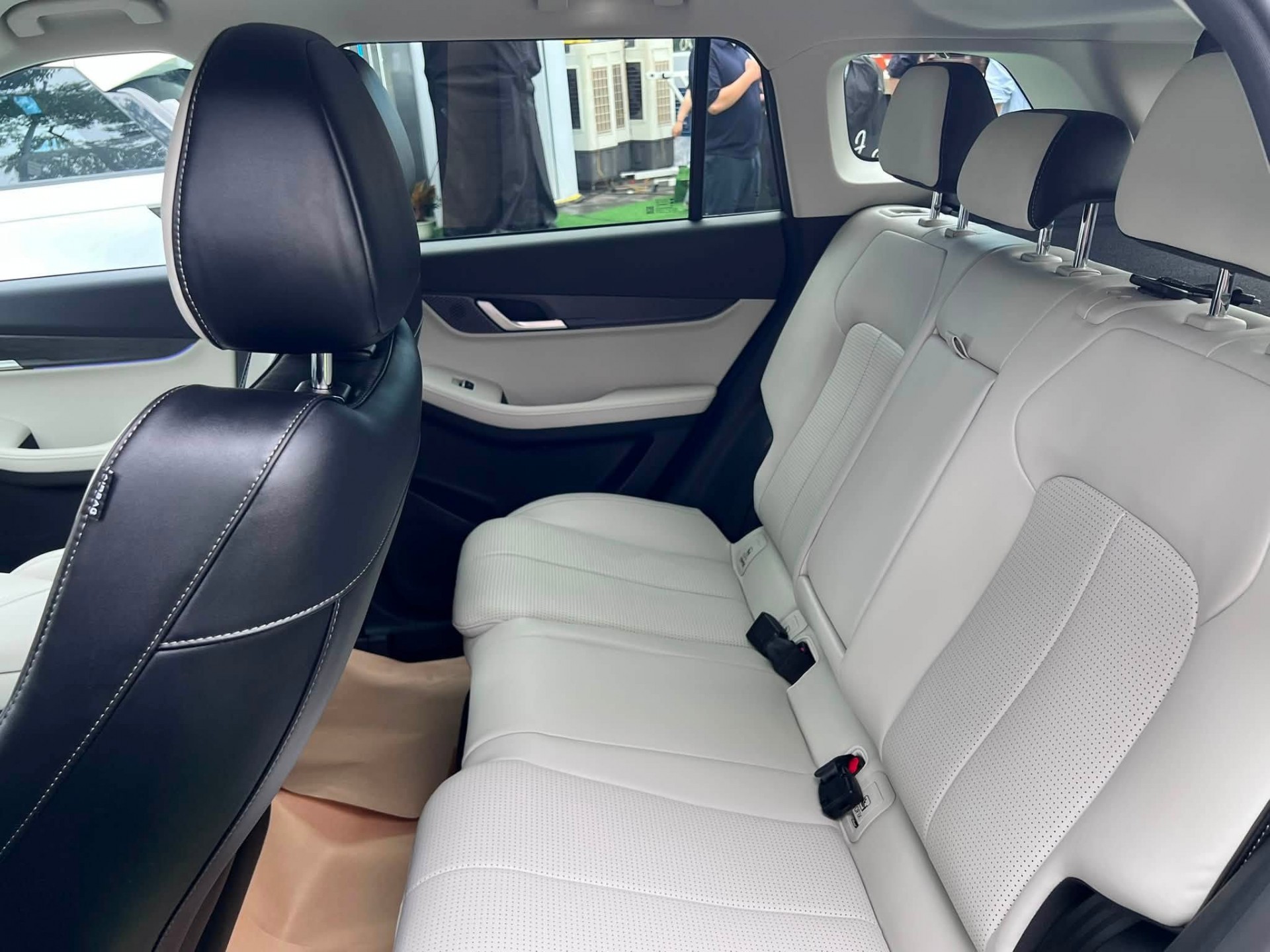 Lộ diện hình ảnh mẫu xe SUV Jaecoo J5 được trưng bày tại Việt Nam Lộ diện hình ảnh mẫu xe SUV Jaecoo J5 được trưng bày tại Việt Nam
