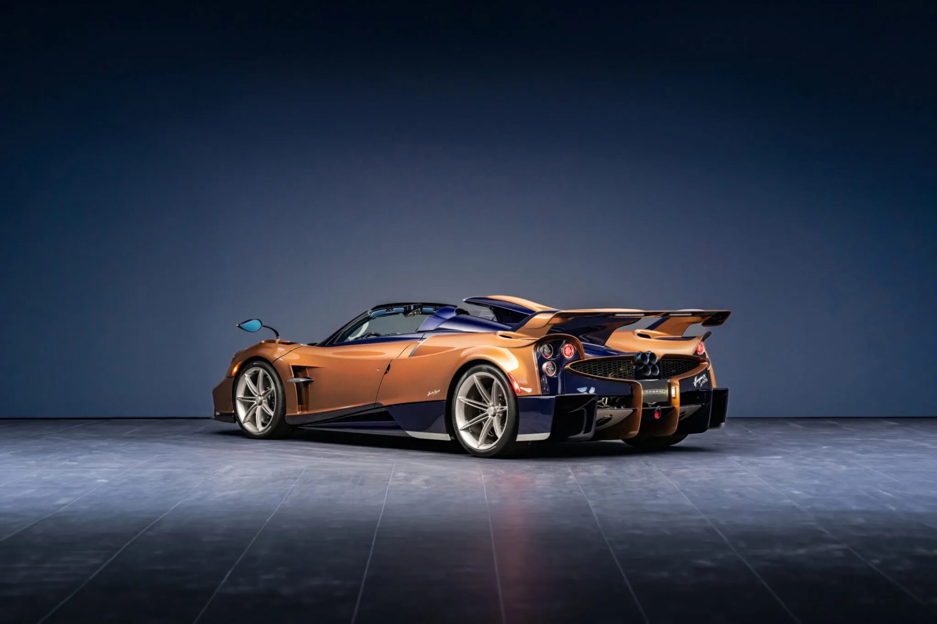 Pagani trình làng Huayra 70 Derecho, siêu xe độc bản mừng sinh nhật tuổi 70 của nhà sáng lập Phía sau của Pagani Huayra 70 Derecho