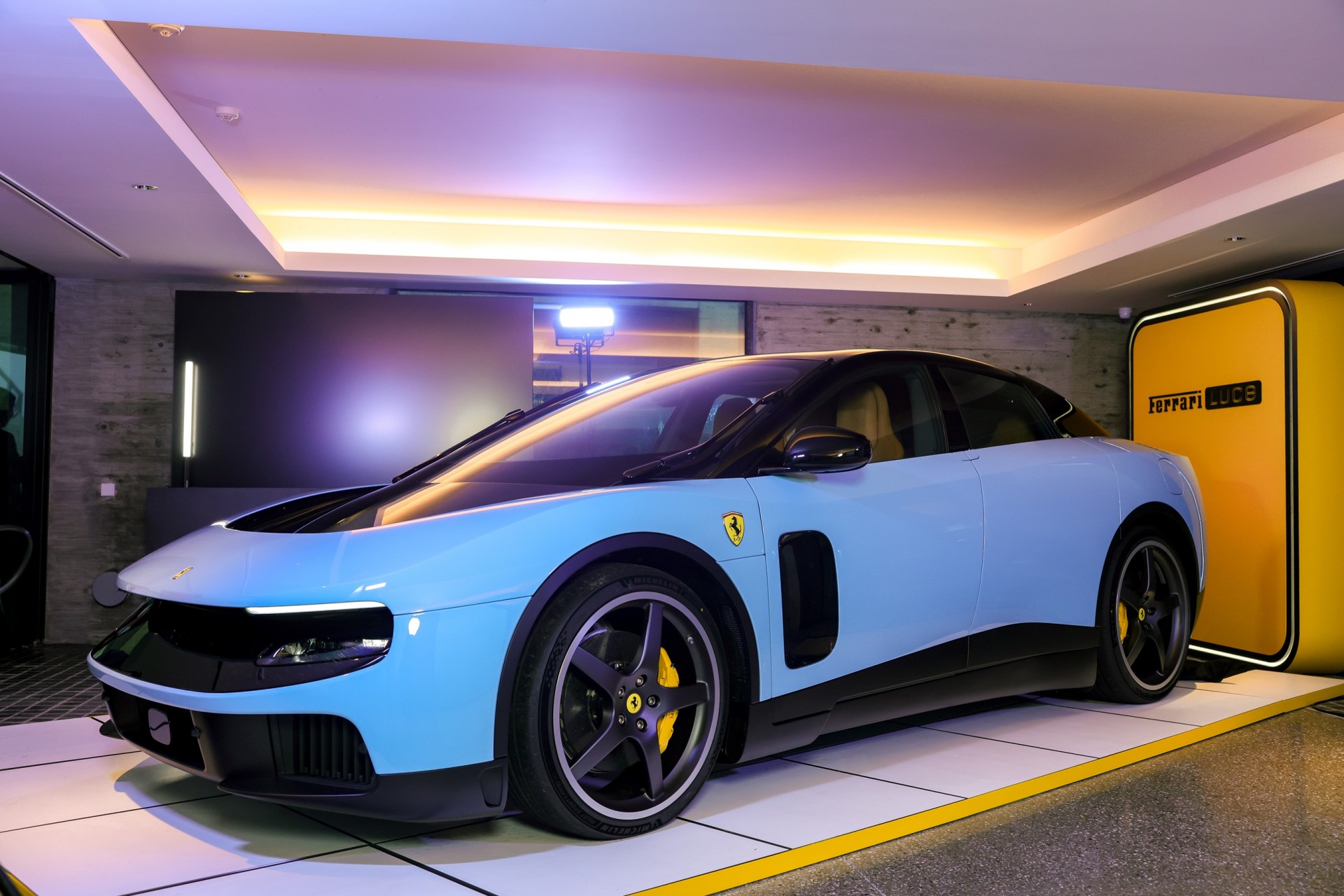 Bị cả thế giới 'chê', Ferrari Luce vẫn bán tốt tại Trung Quốc Bị cả thế giới 'chê', Ferrari Luce vẫn bán tốt tại Trung Quốc