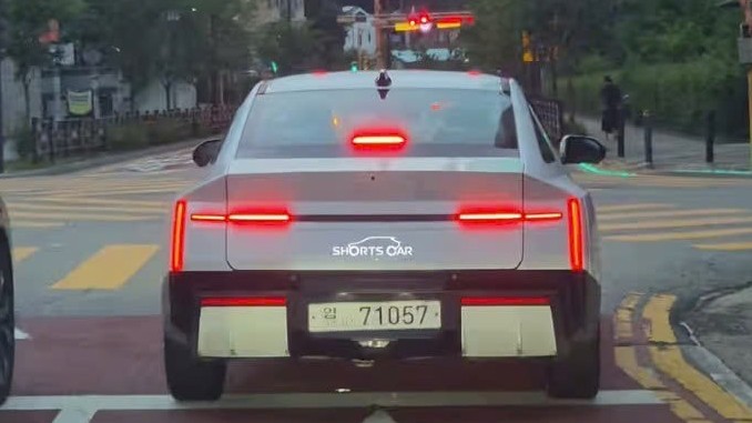 Thêm ảnh Hyundai Elantra thế hệ mới trên phố, đuôi xe gây chú ý