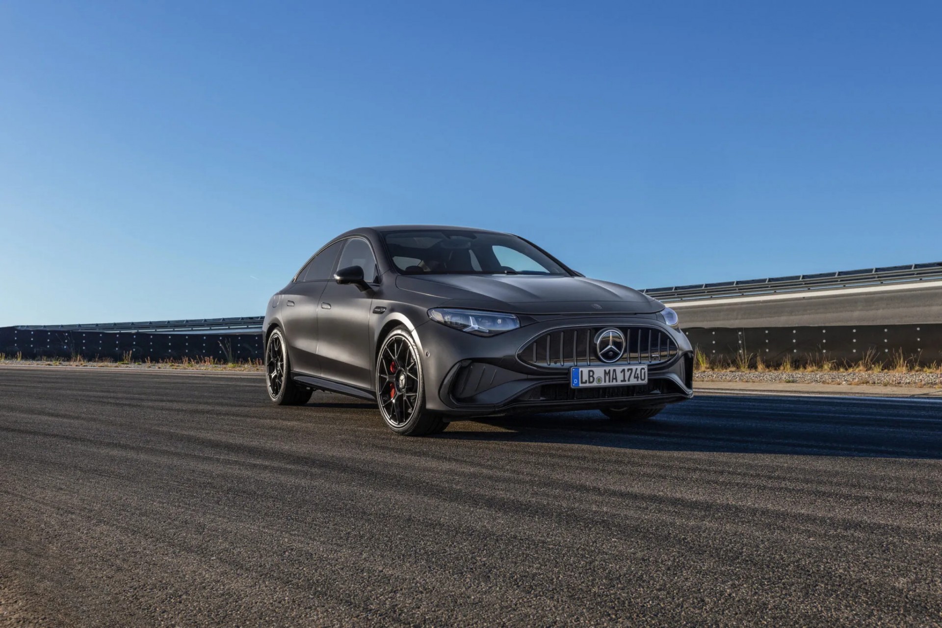 Xe điện hiệu suất cao Mercedes-AMG CLA 4MATIC+ 2027 ra mắt với công suất 671 mã lực