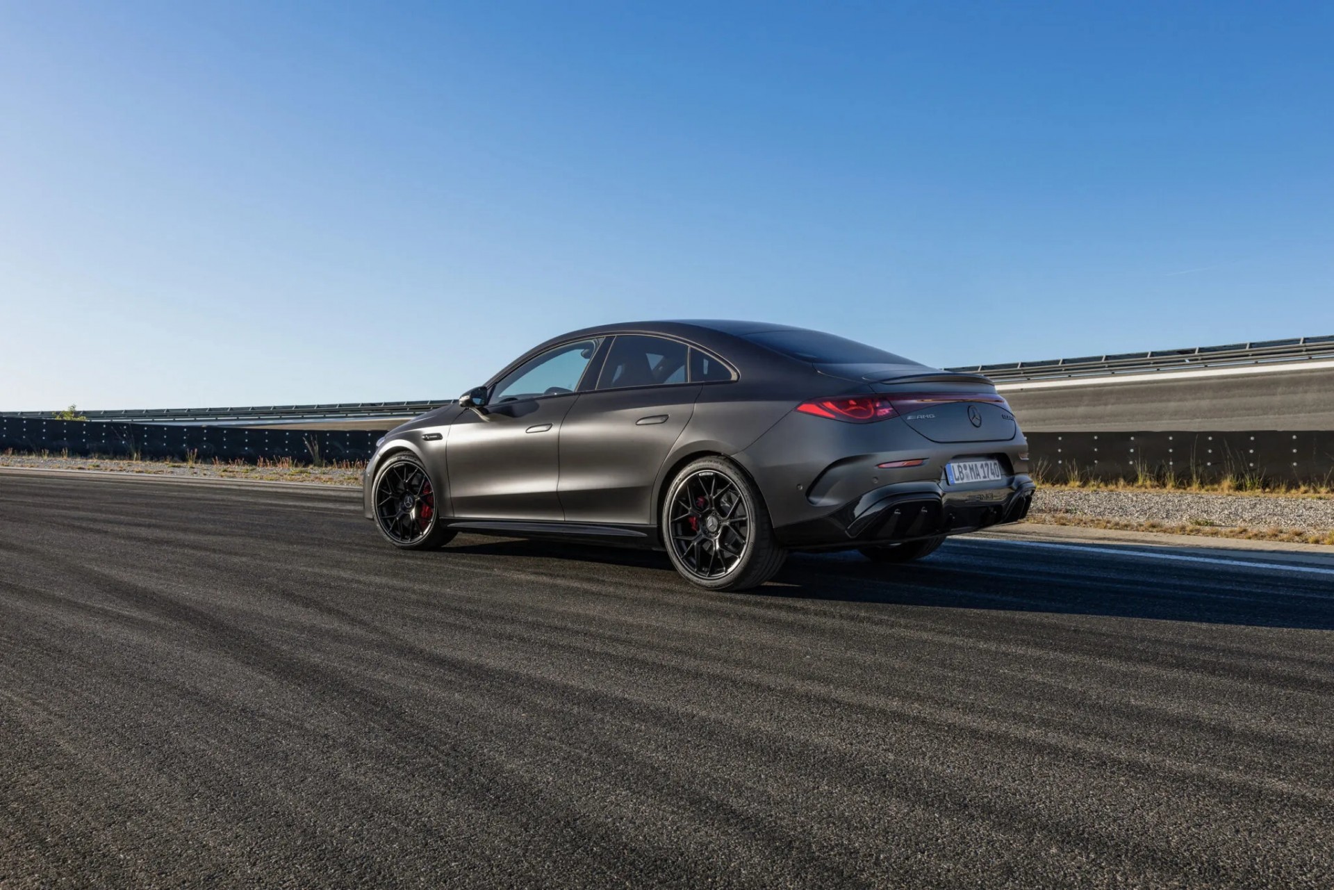 Xe điện hiệu suất cao Mercedes-AMG CLA 4MATIC+ 2027 ra mắt với công suất 671 mã lực Xe điện hiệu suất cao Mercedes-AMG CLA 4MATIC+ 2027 ra mắt với công suất 671 mã lực