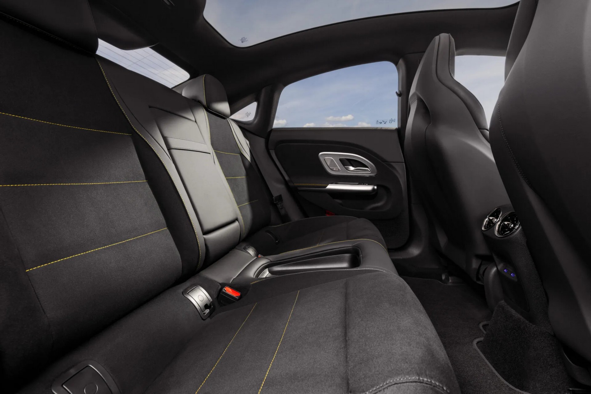Xe điện hiệu suất cao Mercedes-AMG CLA 4MATIC+ 2027 ra mắt với công suất 671 mã lực Xe điện hiệu suất cao Mercedes-AMG CLA 4MATIC+ 2027 ra mắt với công suất 671 mã lực