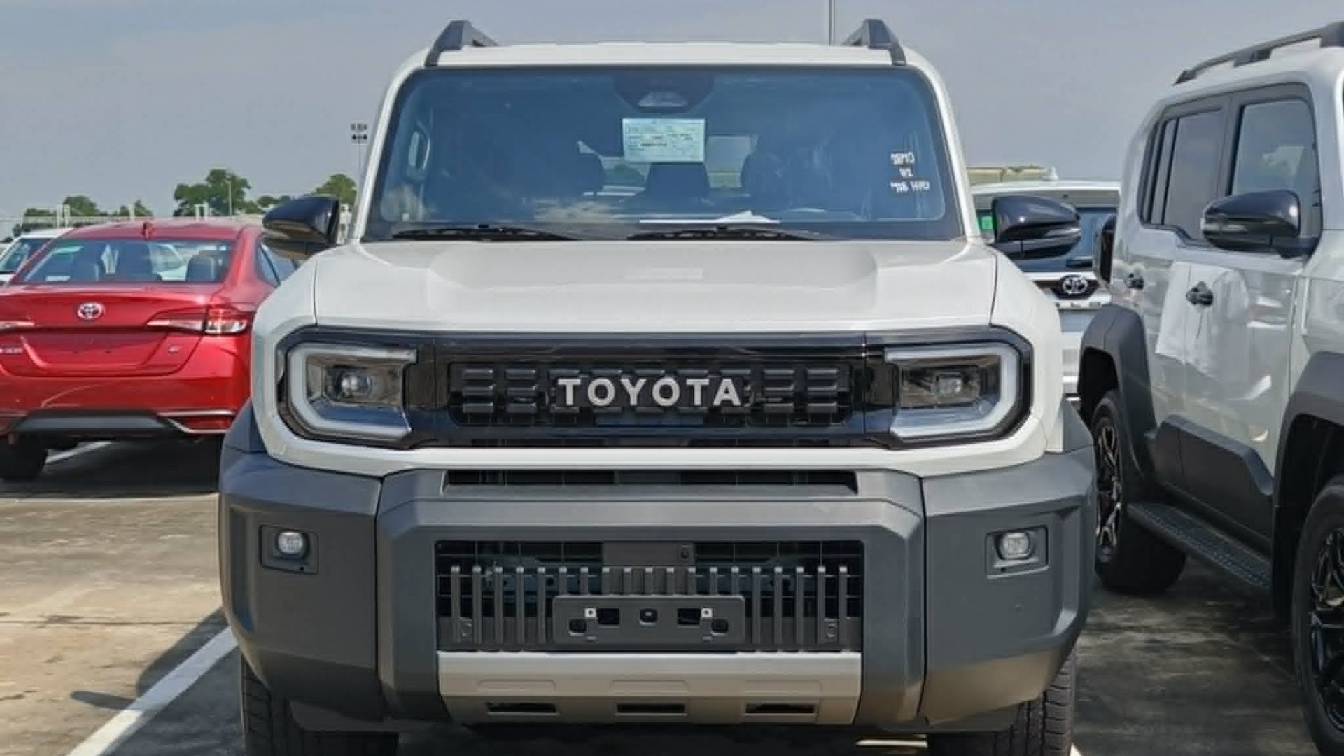 Lộ ảnh thực tế Toyota Land Cruiser FJ 2026 tại Việt Nam