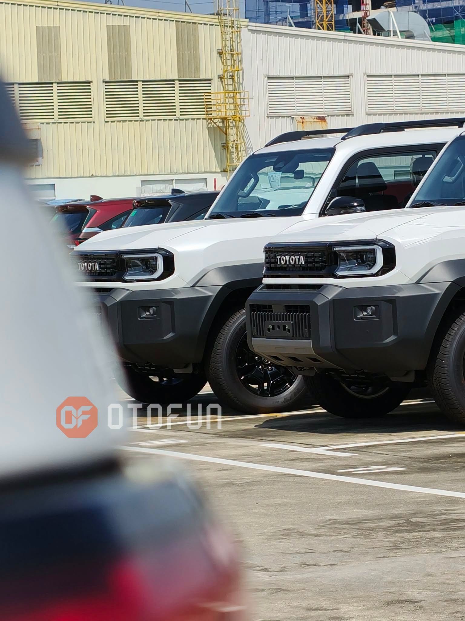 Lộ ảnh thực tế Toyota Land Cruiser FJ 2026 tại Việt Nam Lộ ảnh thực tế Toyota Land Cruiser FJ 2026 tại Việt Nam