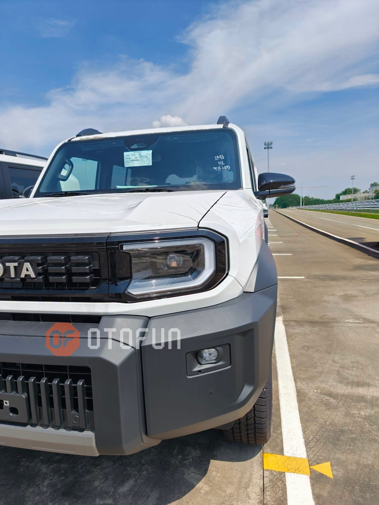 Lộ ảnh thực tế Toyota Land Cruiser FJ 2026 tại Việt Nam Lộ ảnh thực tế Toyota Land Cruiser FJ 2026 tại Việt Nam