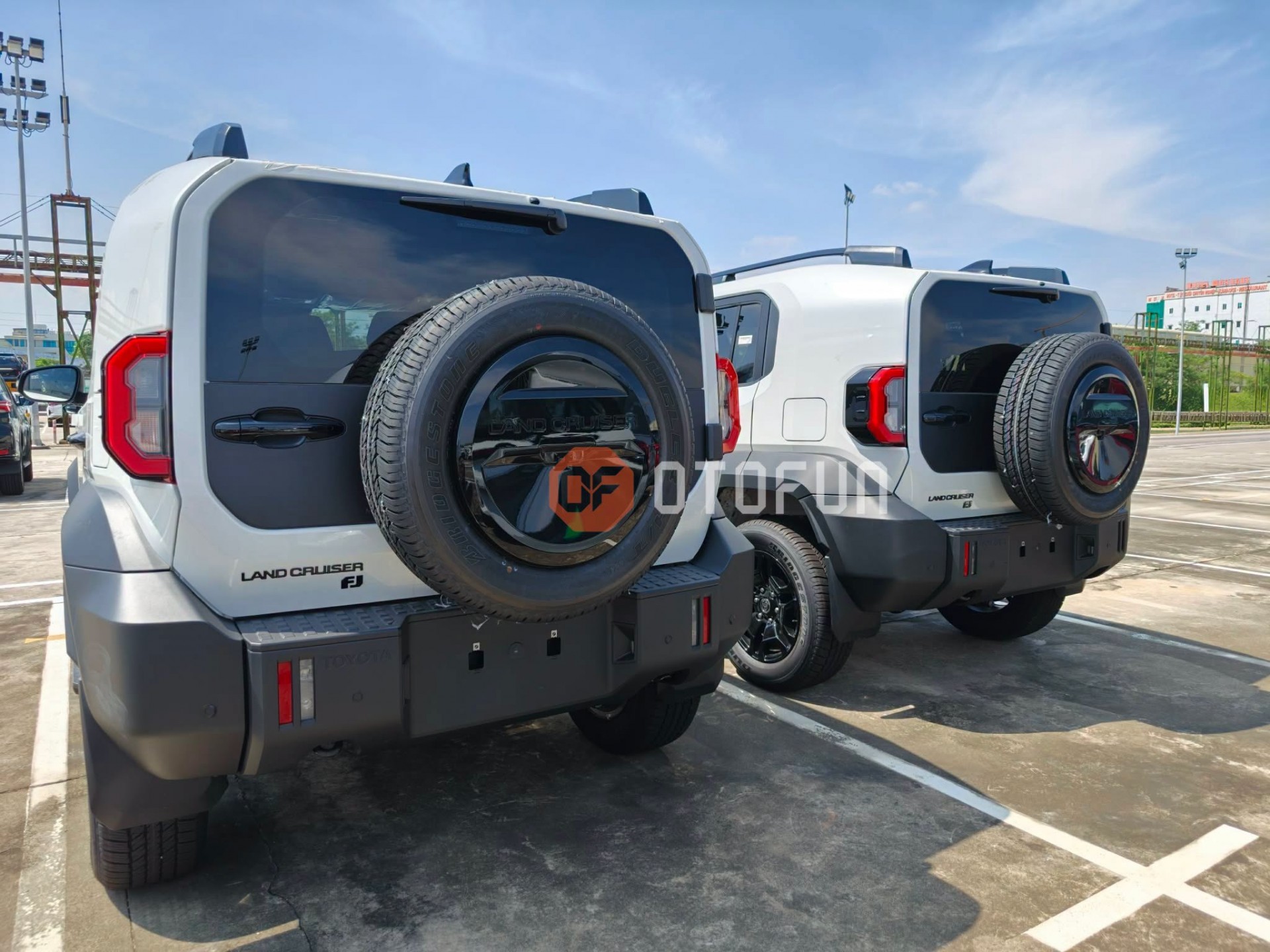 Lộ ảnh thực tế Toyota Land Cruiser FJ 2026 tại Việt Nam Lộ ảnh thực tế Toyota Land Cruiser FJ 2026 tại Việt Nam