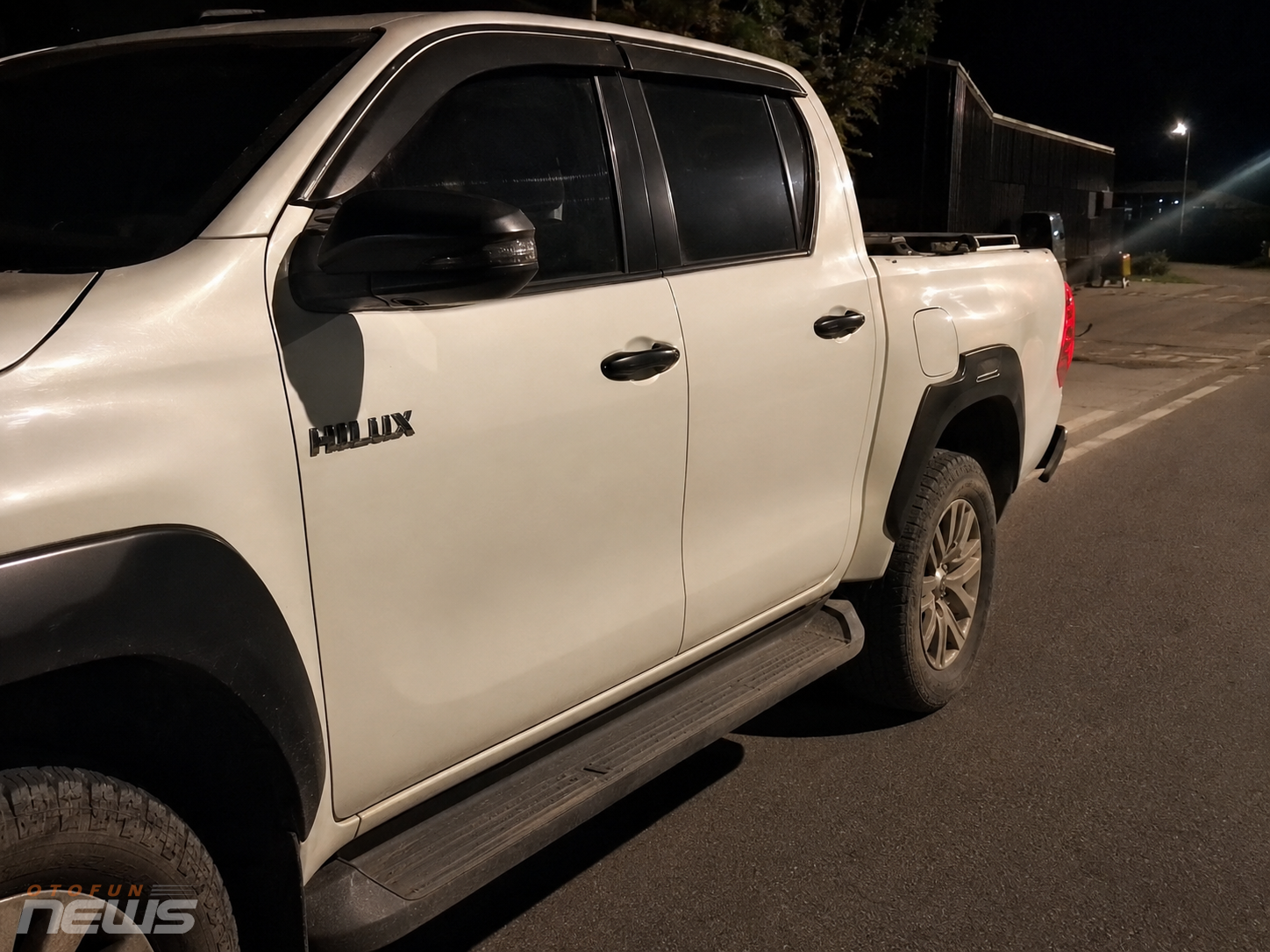 Toyota Hilux đầu tiên tại Việt Nam cán mốc 1 triệu km, mỗi ngày đi 600km, máy vẫn nguyên zin Toyota Hilux đầu tiên tại Việt Nam cán mốc 1 triệu km, mỗi ngày đi 600km, máy vẫn nguyên zin