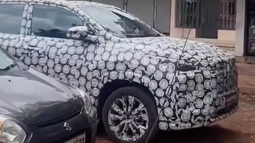 Toyota Innova Cross bản facelift lộ diện
