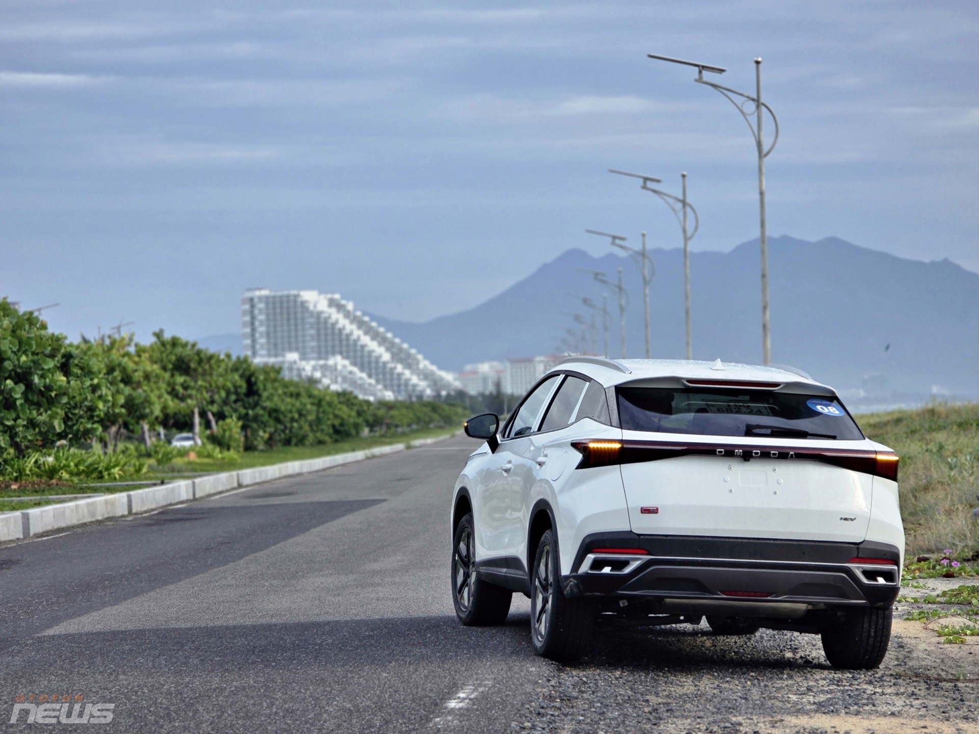 Từ TP. HCM đến Cam Ranh, Omoda C5 SHS-H cho thấy gì ngoài mức 4,8 L/100 km?