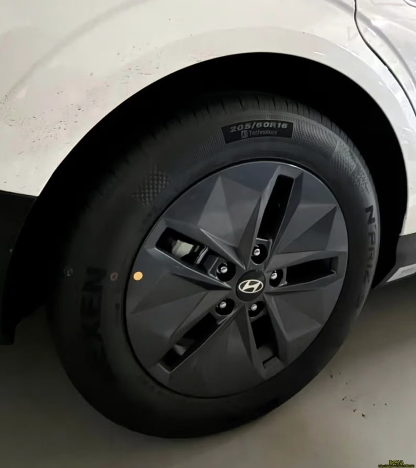 Hyundai Elantra 2027 bản tiêu chuẩn lộ diện, thiết kế ngoại thất táo bạo Hyundai Elantra 2027 bản tiêu chuẩn lộ diện, thiết kế ngoại thất táo bạo