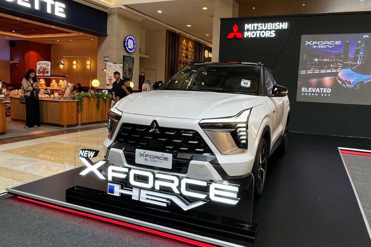 Mitsubishi Xforce hybrid đầu tiên xuất xưởng ở nhà máy tại Indonesia Mitsubishi Xforce hybrid đầu tiên xuất xưởng ở nhà máy tại Indonesia