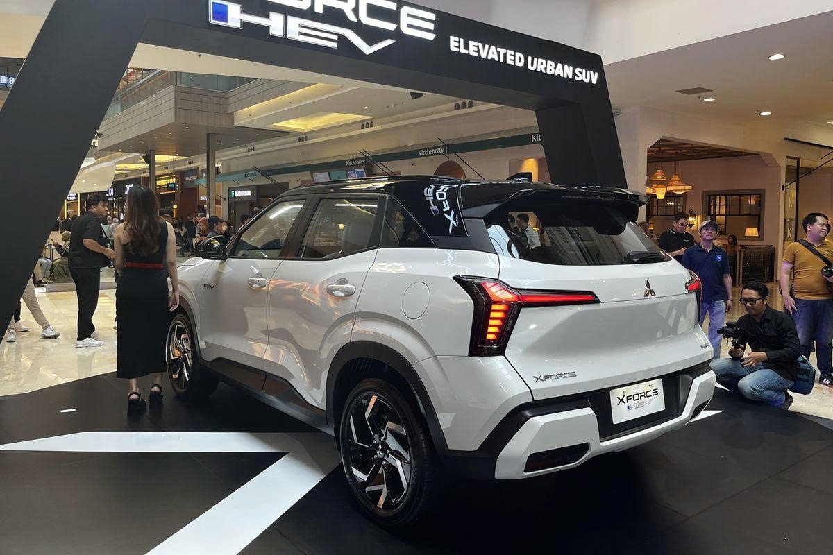 Mitsubishi Xforce hybrid đầu tiên xuất xưởng ở nhà máy tại Indonesia Mitsubishi Xforce hybrid đầu tiên xuất xưởng ở nhà máy tại Indonesia