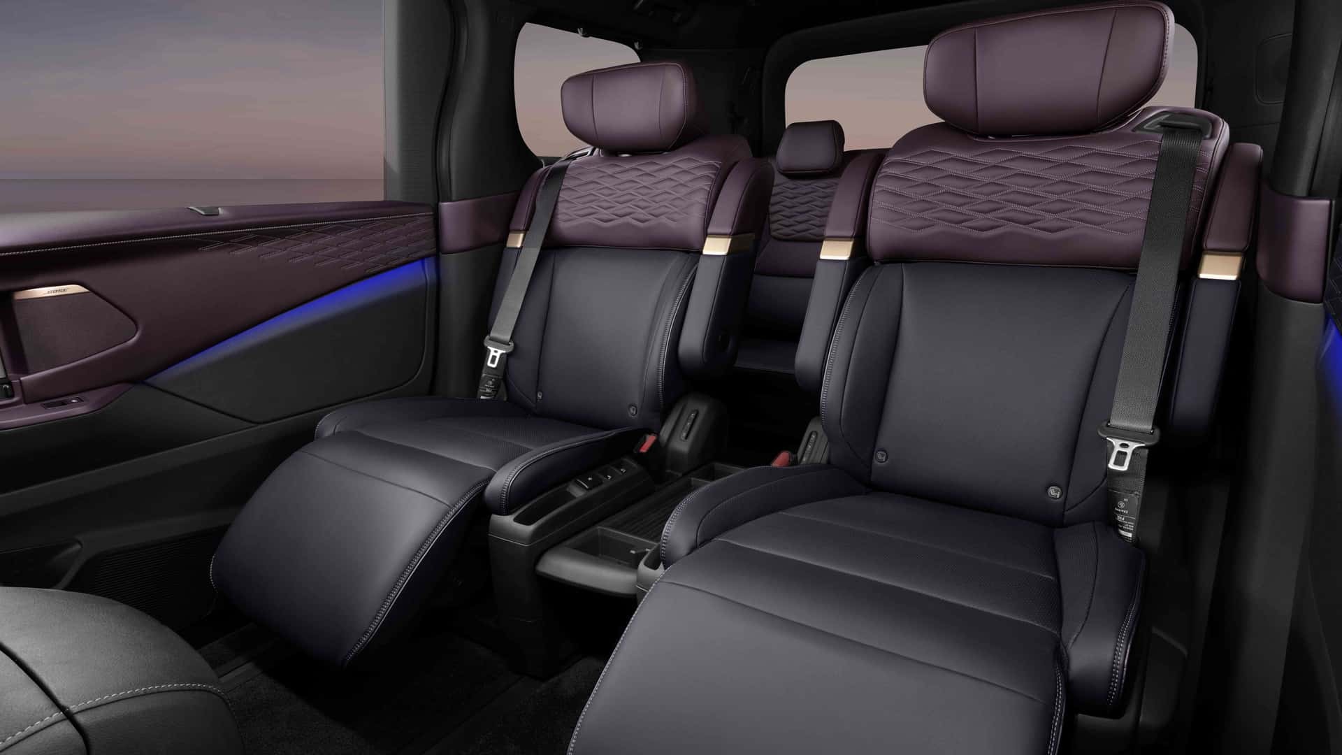 Nissan Elgrand thế hệ mới có giá khởi điểm 1,12 tỷ đồng, thách thức Toyota Alphard Hàng ghế thứ hai của Nissan Elgrand 2026