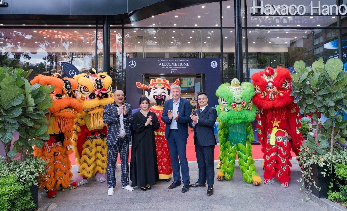 Mercedes-Benz Haxaco Láng Hạ nâng cấp showroom sau 10 năm hoạt động