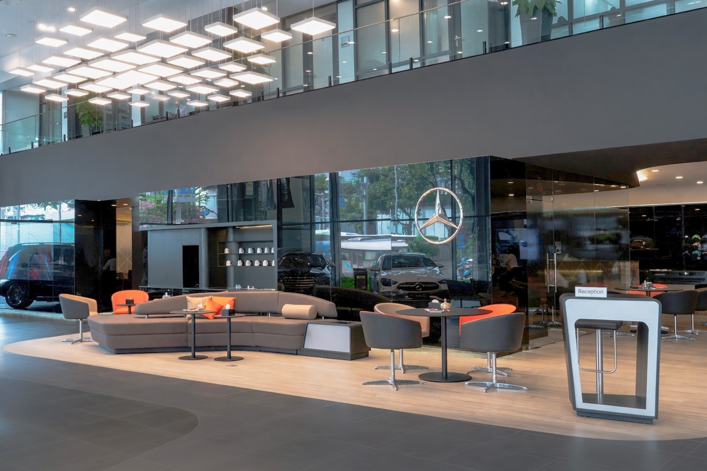 Mercedes-Benz Haxaco Láng Hạ nâng cấp showroom sau 10 năm hoạt động