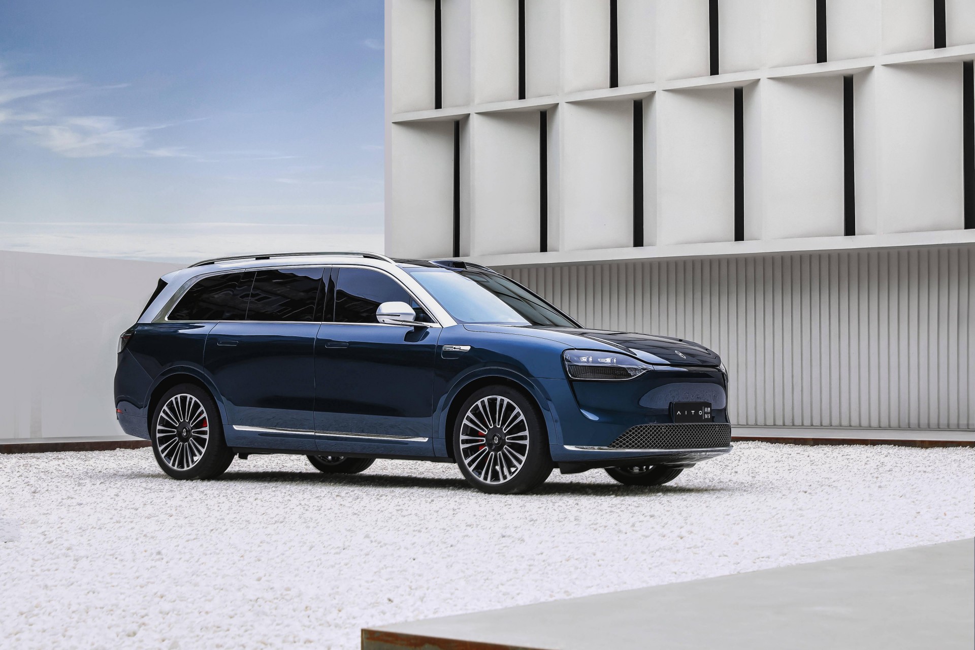Xe điện ngày càng to nặng, Trung Quốc đau đầu vì chi phí tu sửa đường bộ