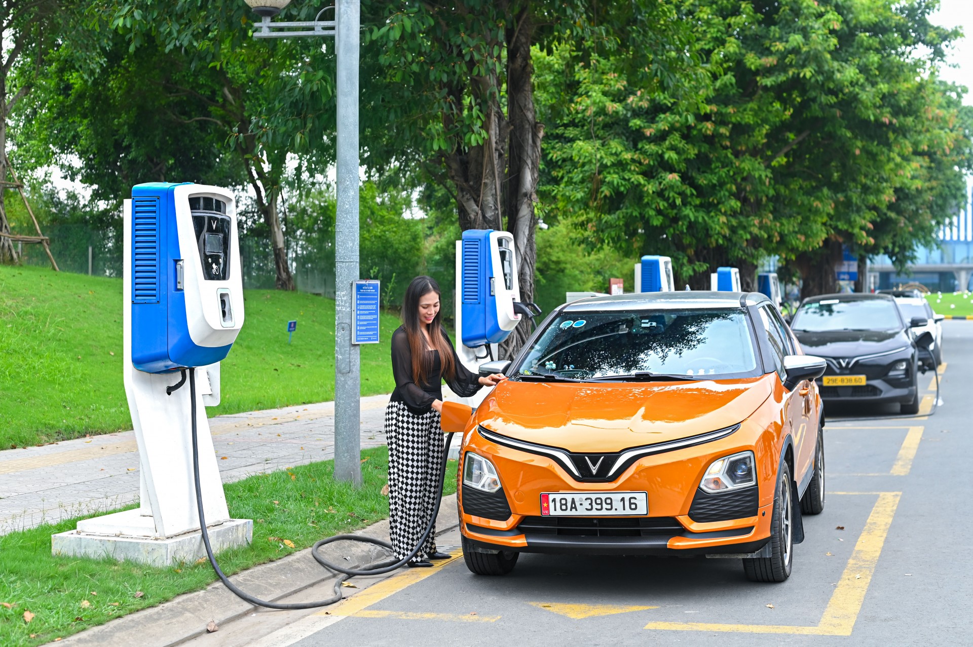 VinFast VF 5: Mở ra hành trình tự chủ cho nữ chủ xe 8X VinFast VF 5: Mở ra hành trình tự chủ cho nữ chủ xe 8X