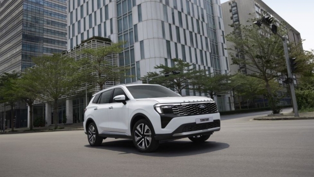 Ford Territory Platinum giá 916 triệu đồng, thêm tiện nghi nhưng giữ nguyên động cơ