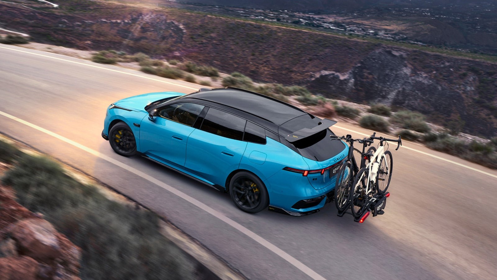 Phía trên của Lynk & Co 07 GT