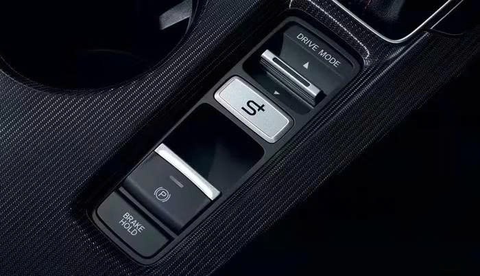 Honda Civic 2026 ra mắt Thái Lan, thêm giả lập sang số S+ Shift và cảnh báo điểm mù