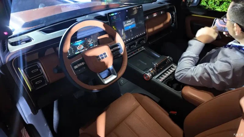 SUV địa hình cao cấp Geely Galaxy Cruiser 700 lộ diện công khai, cạnh tranh Toyota Land Cruiser