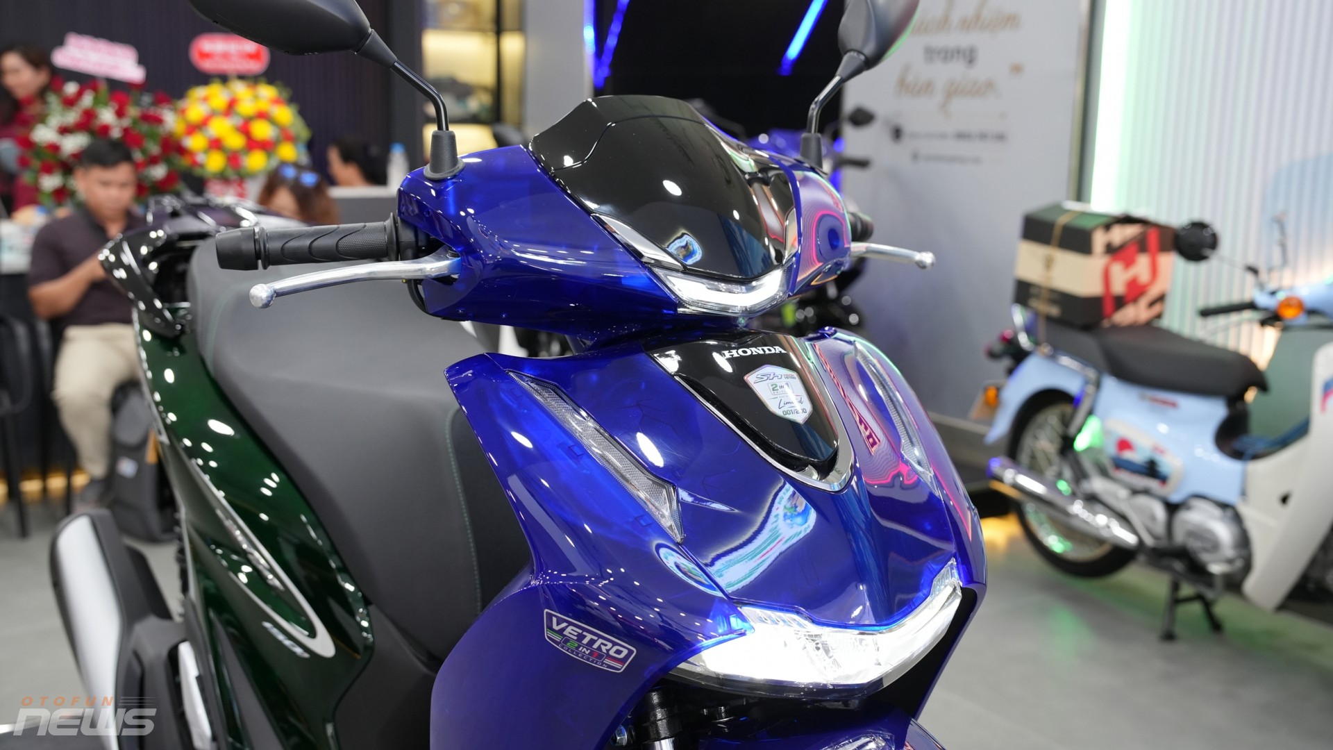 Honda SH150i phối hai màu độc đáo, giá cao gấp đôi SH160i chính hãng Honda SH150i phối hai màu độc đáo, giá cao gấp đôi SH160i chính hãng