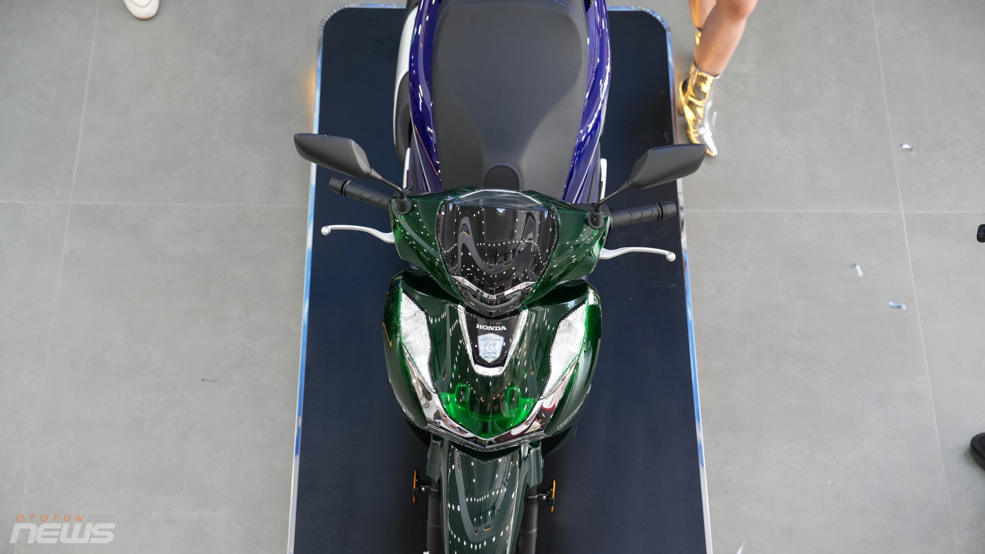 Honda SH150i phối hai màu độc đáo, giá cao gấp đôi SH160i chính hãng Honda SH150i phối hai màu độc đáo, giá cao gấp đôi SH160i chính hãng