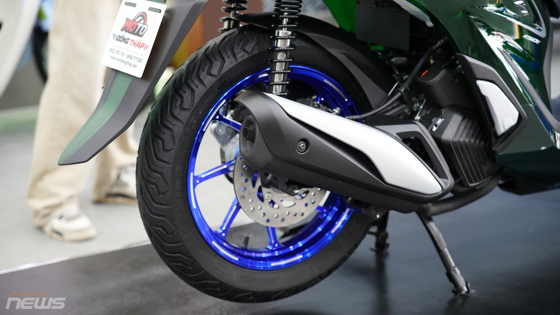 Honda SH150i phối hai màu độc đáo, giá cao gấp đôi SH160i chính hãng Honda SH150i phối hai màu độc đáo, giá cao gấp đôi SH160i chính hãng