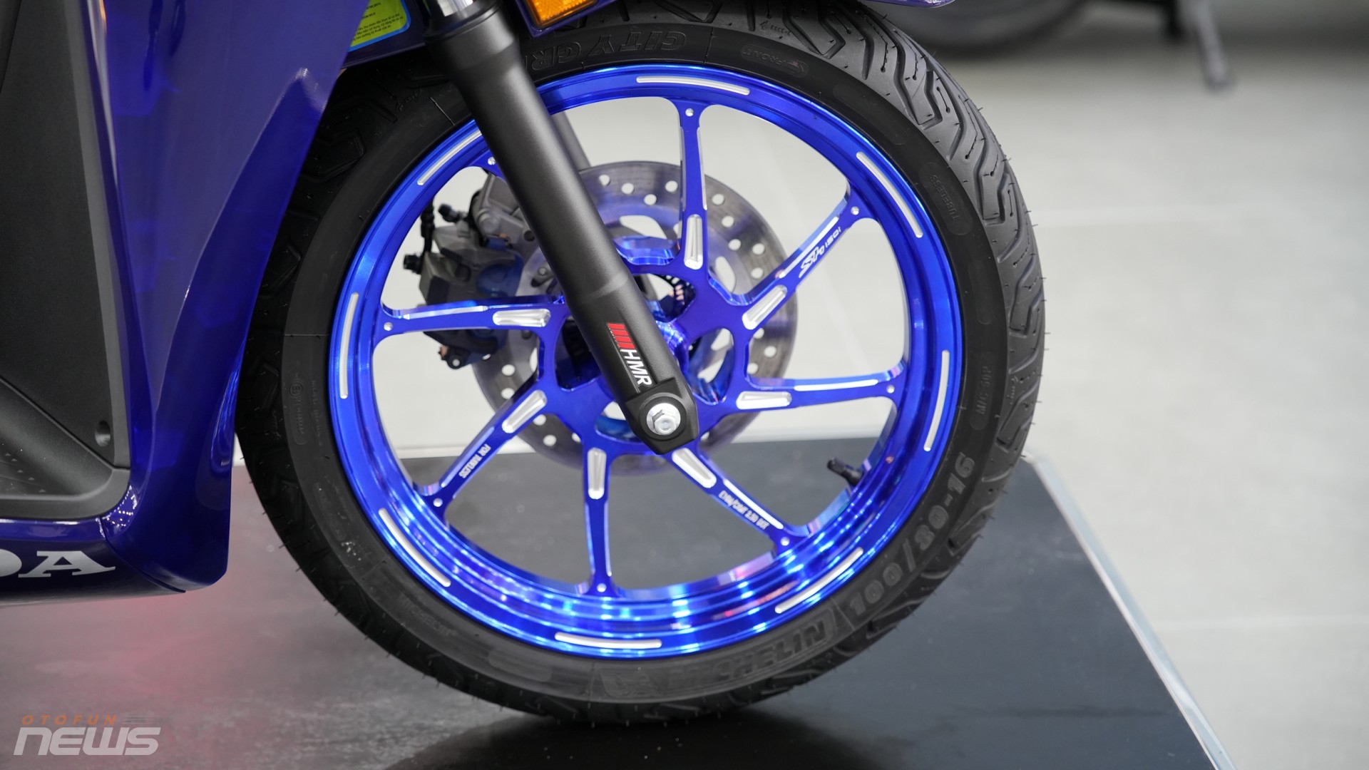 Honda SH150i phối hai màu độc đáo, giá cao gấp đôi SH160i chính hãng Honda SH150i phối hai màu độc đáo, giá cao gấp đôi SH160i chính hãng