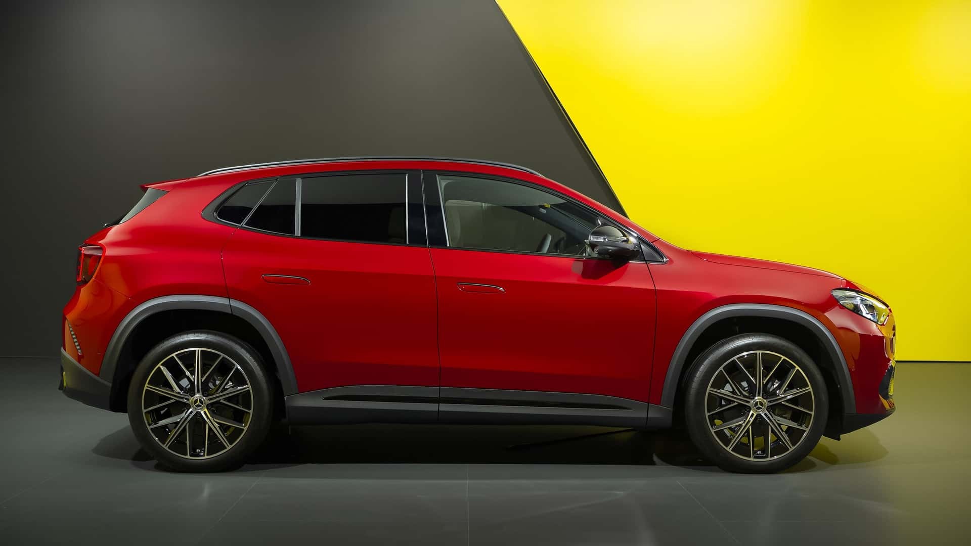 Mercedes-Benz GLA thế hệ mới chính thức lộ diện, sẽ có cả bản EV lẫn hybrid Phía bên của Mercedes-Benz GLA thế hệ mới