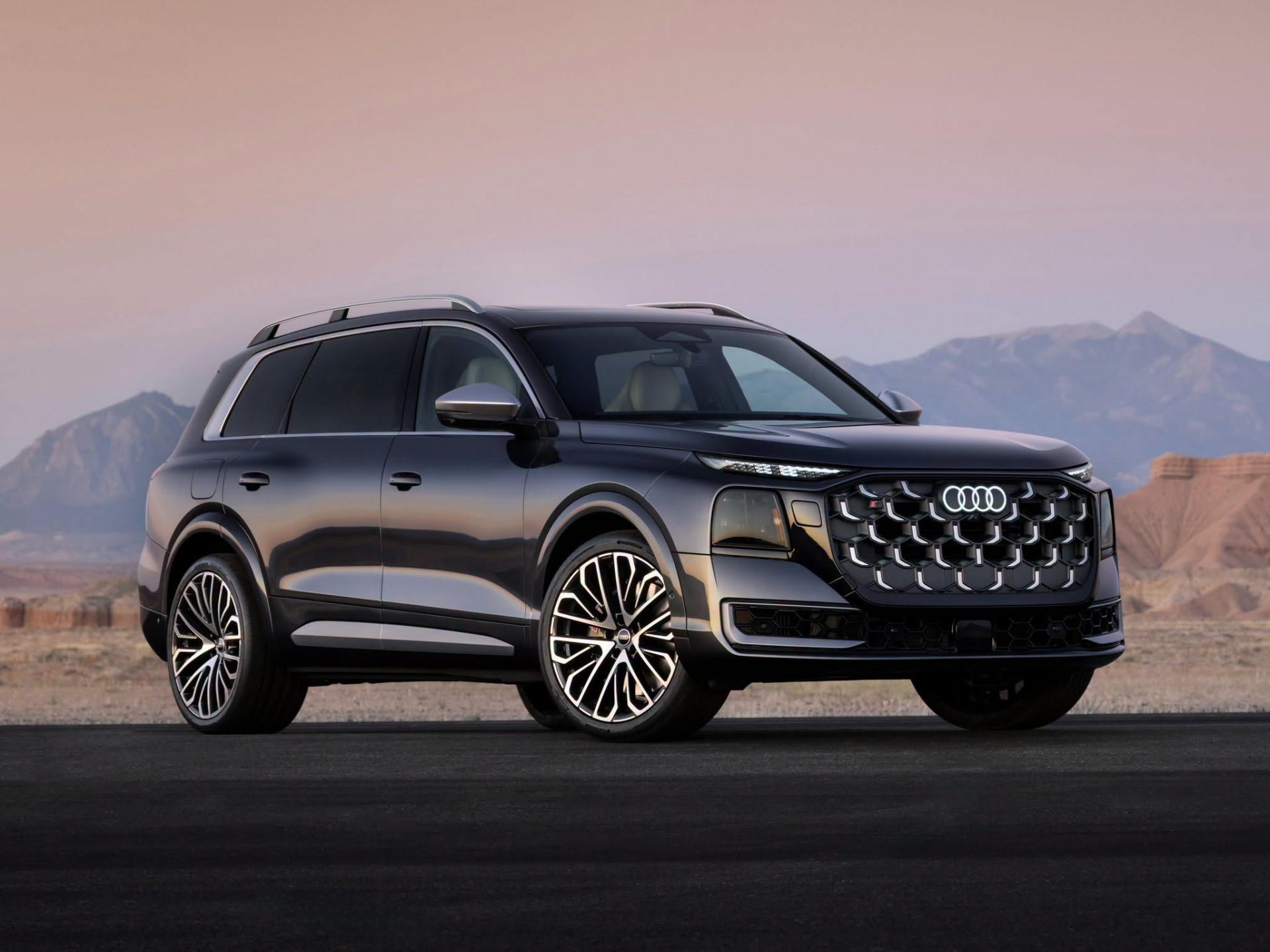 Audi Q9 ra mắt, SUV đầu bảng cạnh tranh BMW X7 và Mercedes-Benz GLS Audi Q9 ra mắt, SUV đầu bảng cạnh tranh BMW X7 và Mercedes-Benz GLS