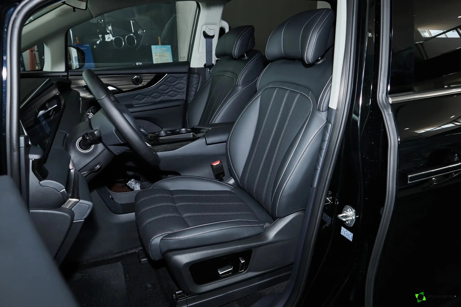 Xe PHEV Forthing V9 sắp về Việt Nam, cạnh tranh với Kia Carnival