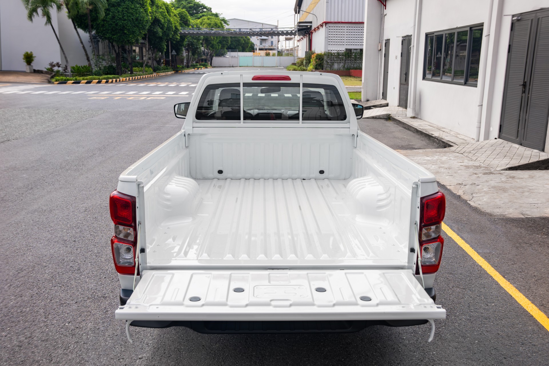 Isuzu Việt Nam ra mắt bán tải ca-bin đơn giá dưới 500 triệu Isuzu Việt Nam ra mắt bán tải ca-bin đơn giá dưới 500 triệu