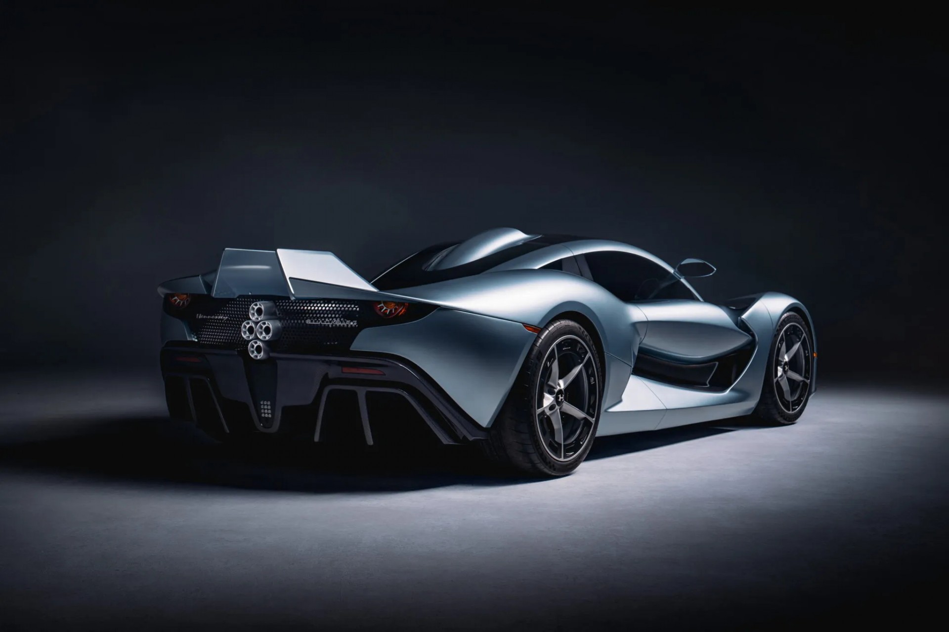 Hennessey Blackbird ra mắt: Hypercar số sàn V8 hút khí tự nhiên, giá từ 65,7 tỷ đồng