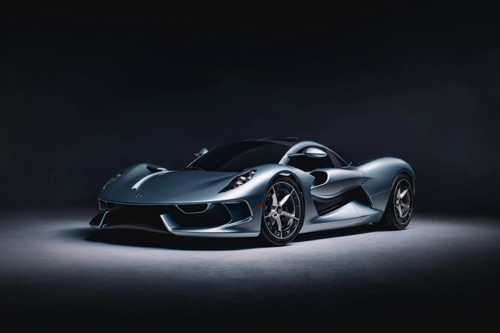 Hennessey Blackbird ra mắt: Hypercar số sàn V8 hút khí tự nhiên, giá từ 65,7 tỷ đồng