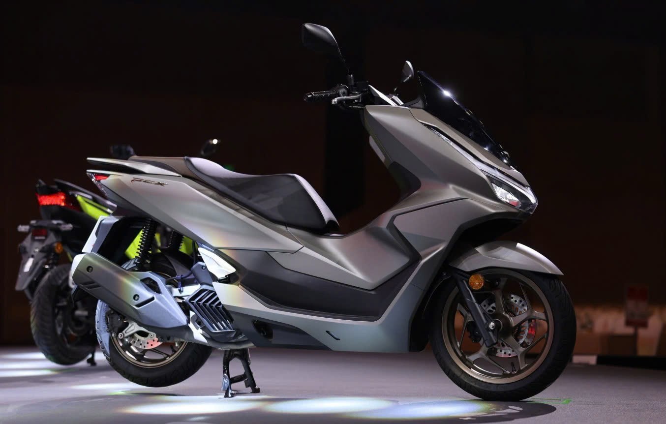 Honda PCX160 2026 ra mắt, bổ sung màu mới, giá quy đổi từ 76 triệu đồng