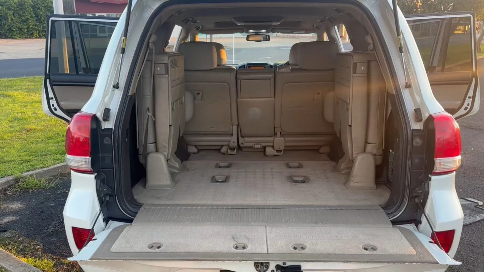 Chiếc Toyota Land Cruiser 2009 này chạy xấp xỉ 1 triệu km vẫn dùng động cơ và hộp số nguyên bản