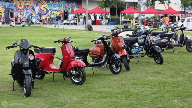 Hàng trăm người chơi Vespa hội tụ tại TP.HCM