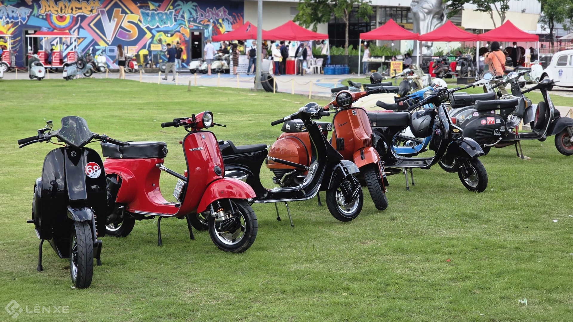 Hàng trăm người chơi Vespa hội tụ tại TP.HCM