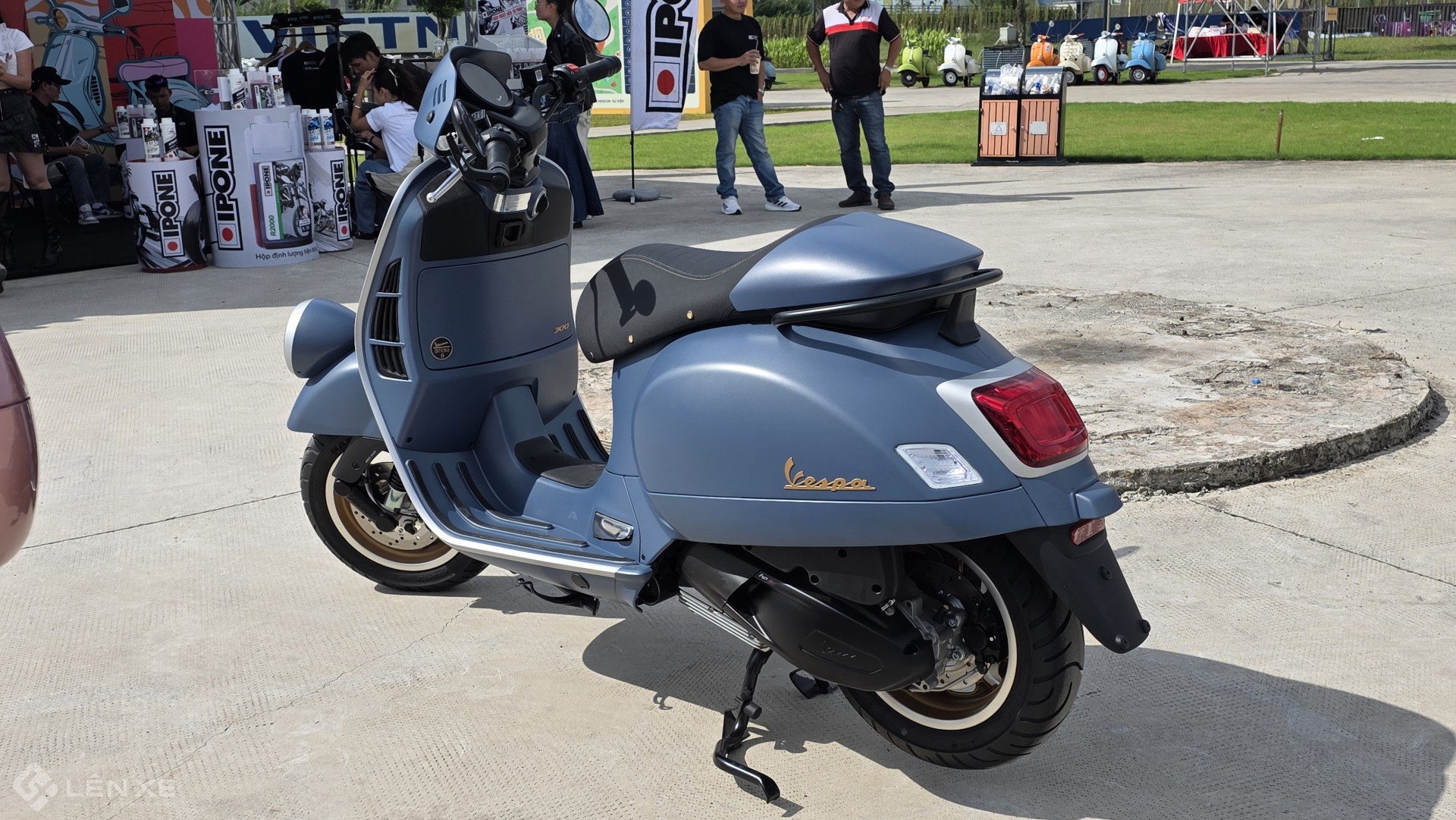 Hàng trăm người chơi Vespa hội tụ tại TP.HCM