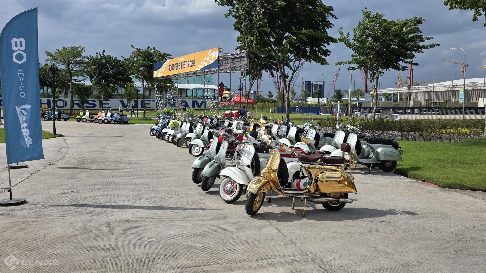 Hàng trăm người chơi Vespa hội tụ tại TP.HCM