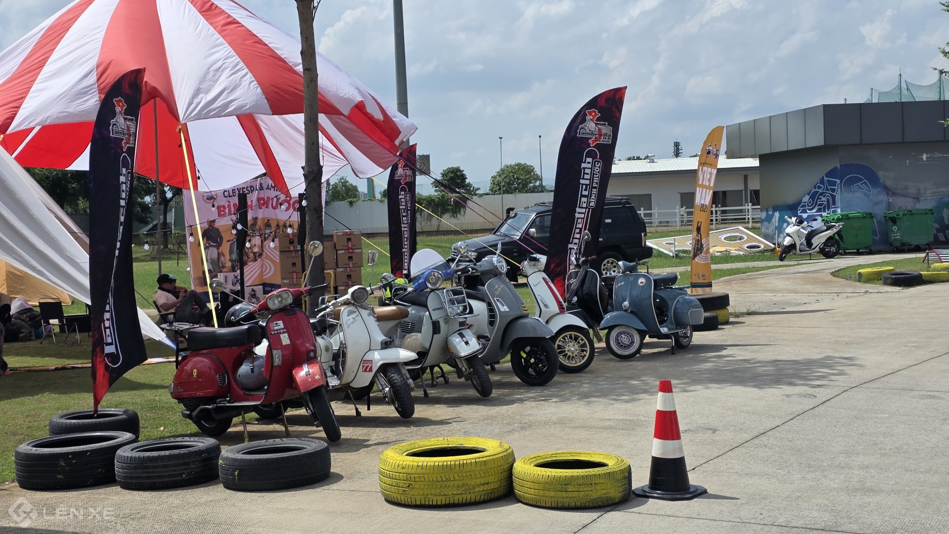 Hàng trăm người chơi Vespa hội tụ tại TP.HCM