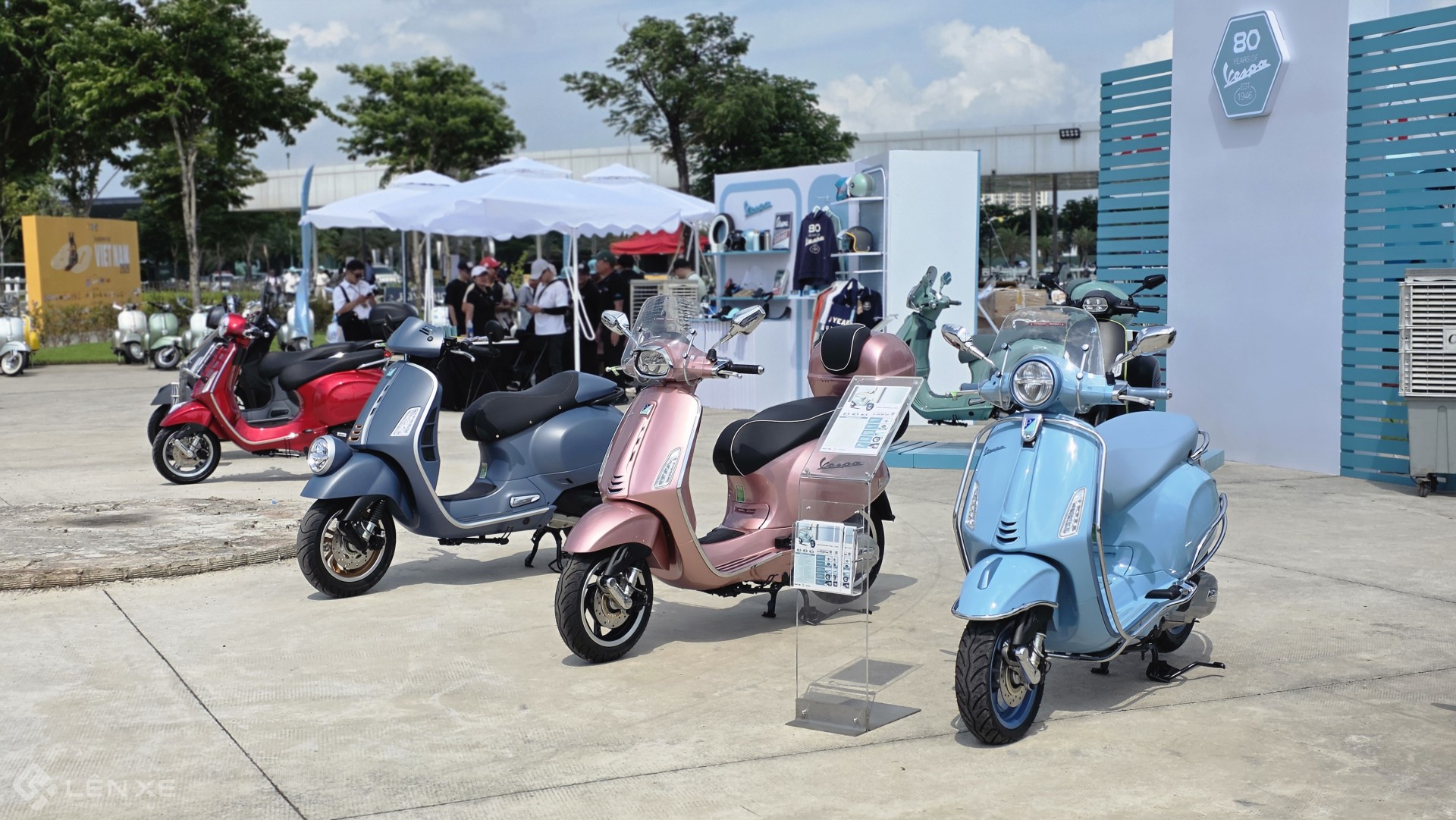 Hàng trăm người chơi Vespa hội tụ tại TP.HCM