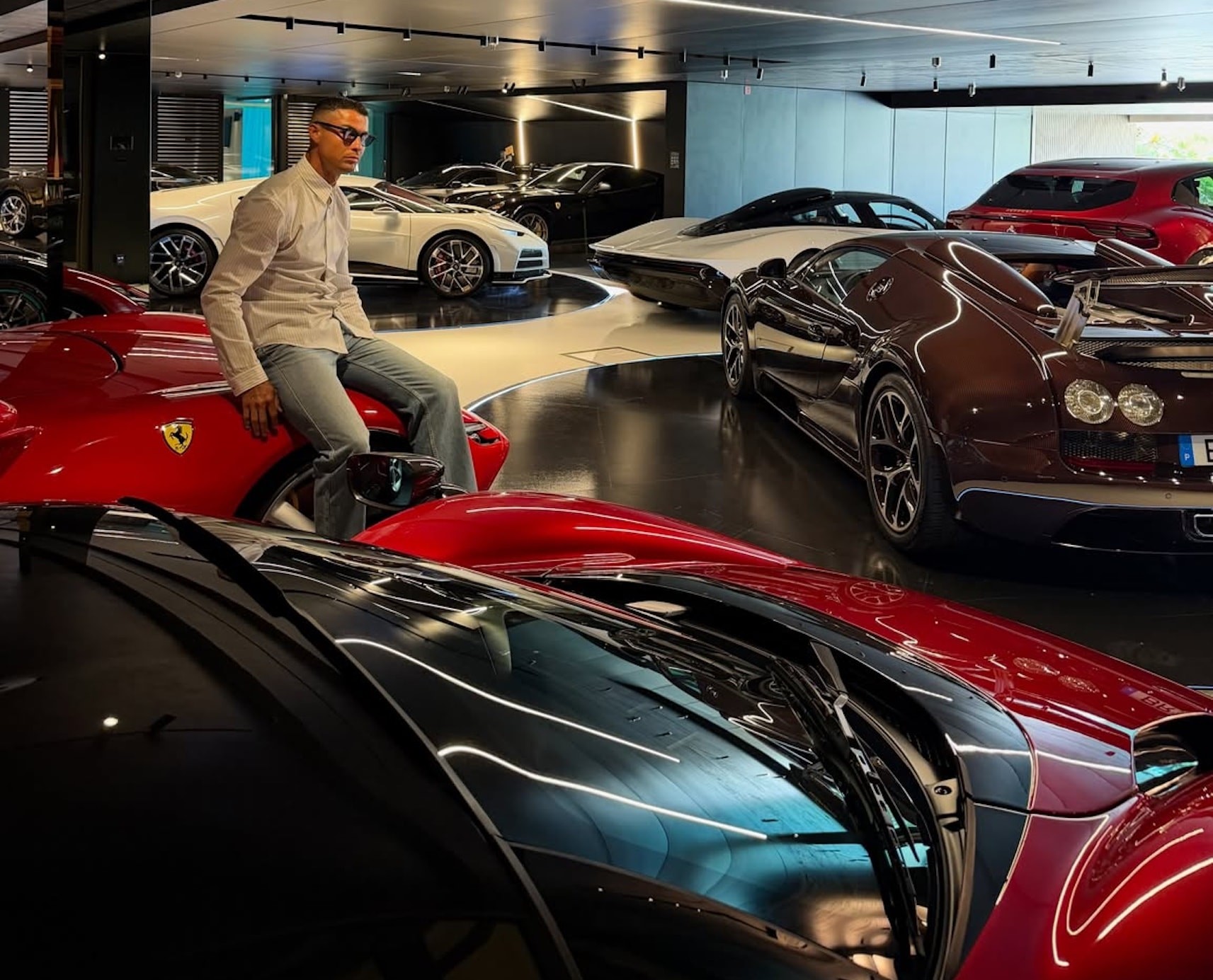 Cristiano Ronaldo đăng ảnh khoe Cristiano Ronaldo mới đăng tải hình ảnh khoe "bộ đồ chơi" của mình trên mạng xã hội Instagram