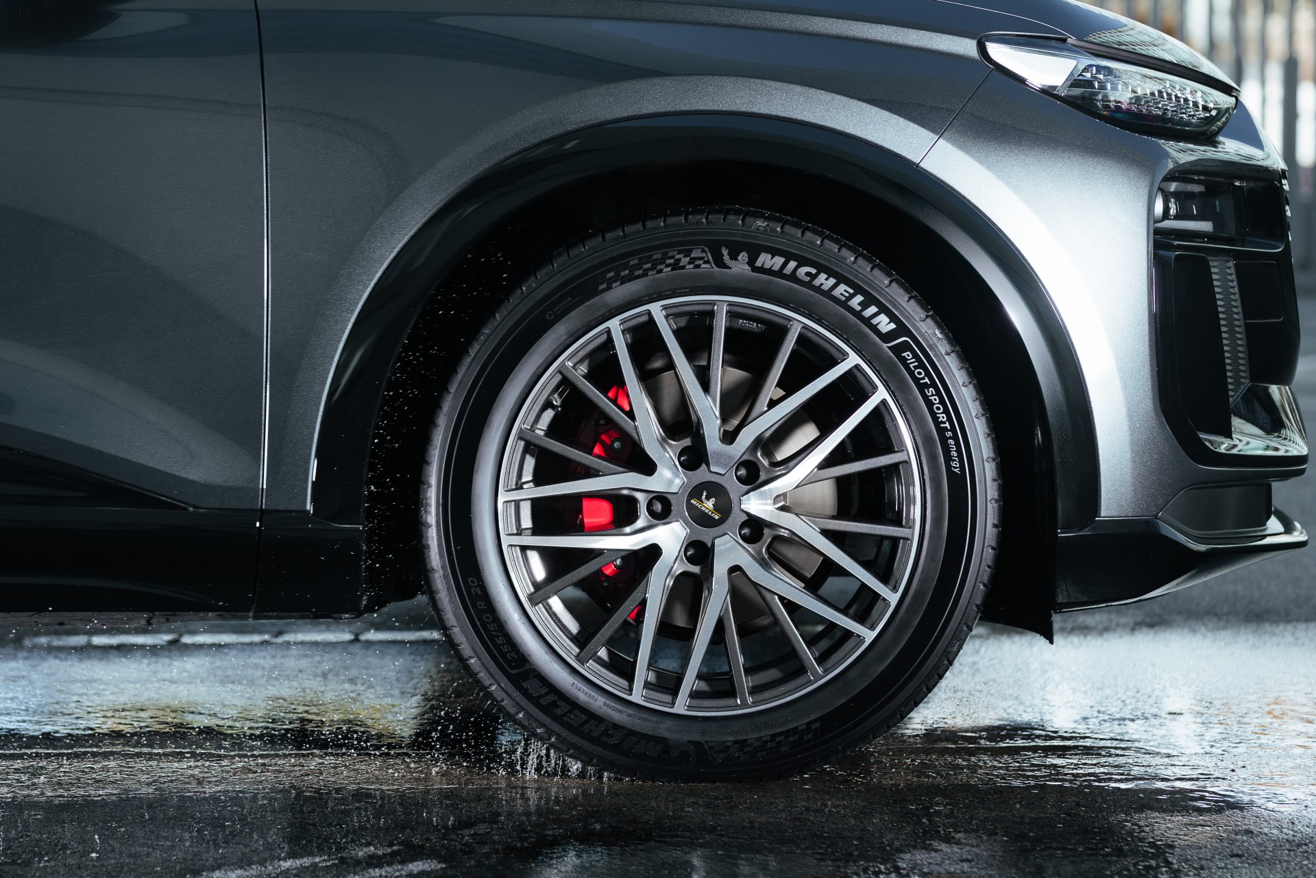 Michelin ra mắt hai dòng lốp mới dành cho xe điện và xe hiệu suất cao
