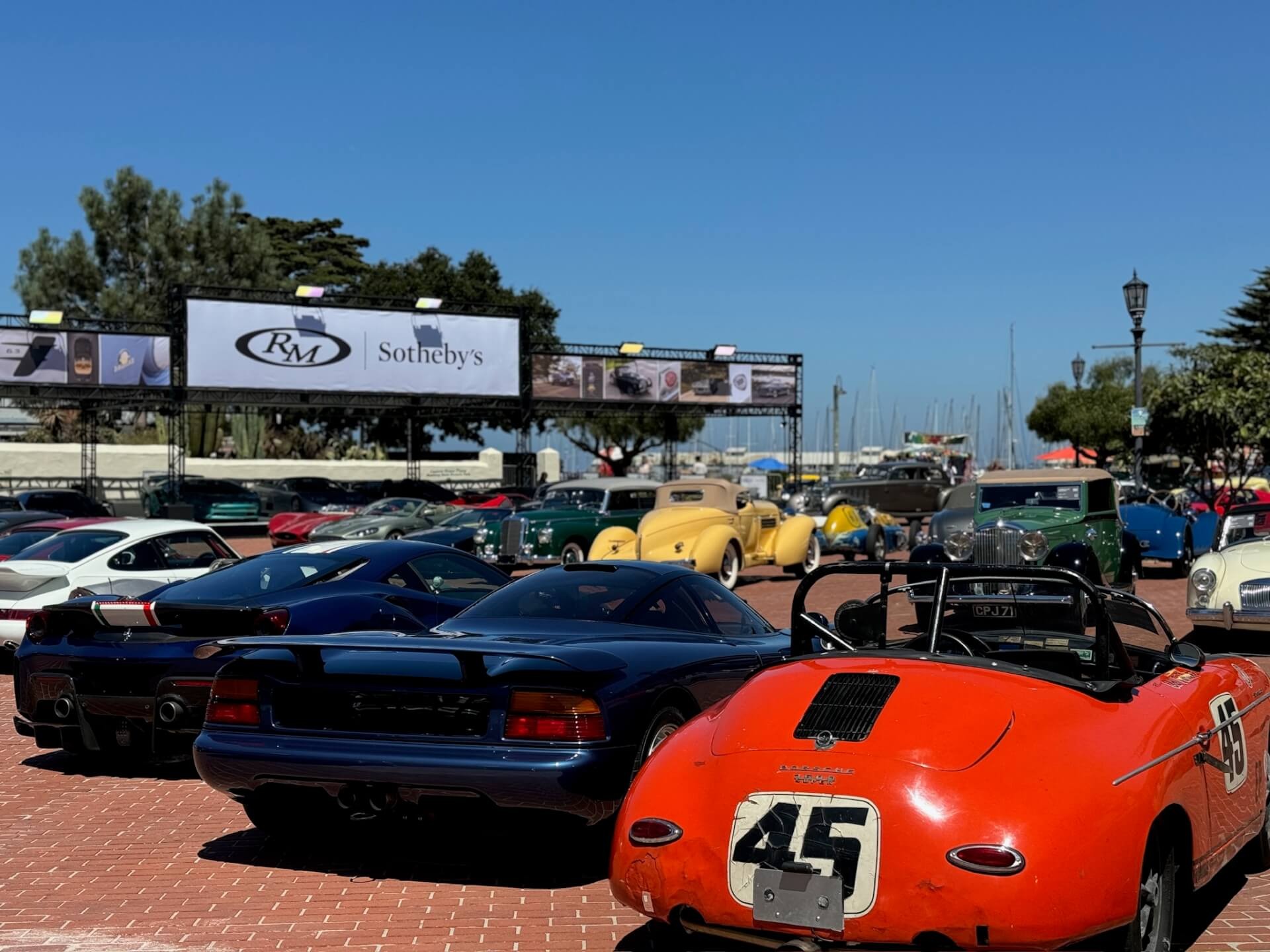 Monterey Car Week là sự kiện kéo dài cả tuần lễ với hàng loạt hoạt động lớn nhỏ, quy tụ nhiều mẫu xe quý hiếm, đắt giá trên thế giới