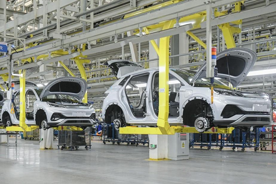 Xe điện toàn cầu lần đầu có giá trung bình rẻ hơn xe hybrid nhờ Trung Quốc