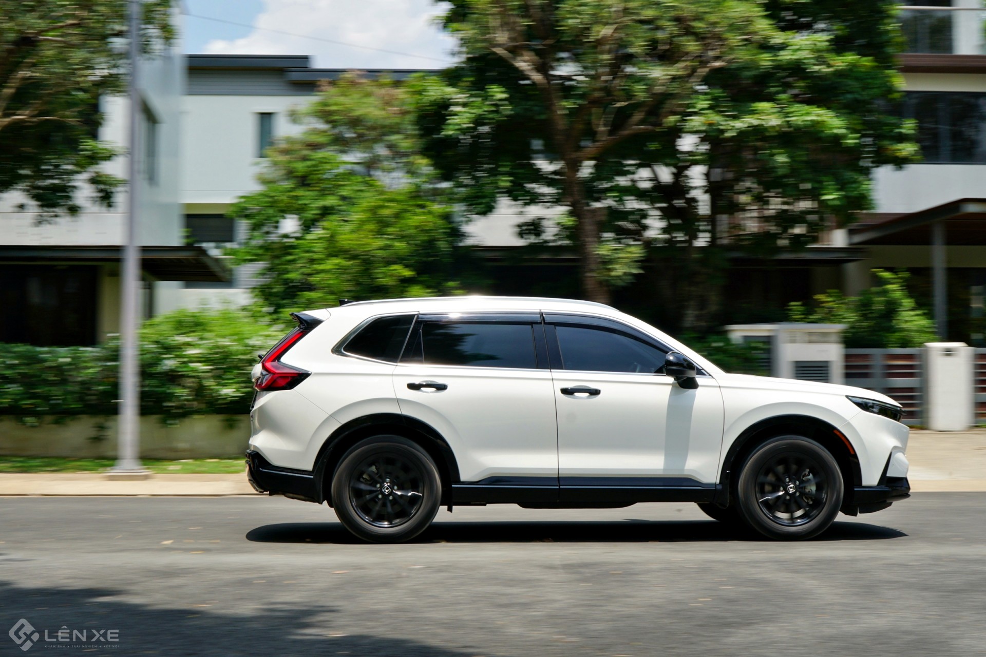 Cầm lái Honda CR V e:HEV 2026: Tiết kiệm, lái hay nhưng chưa toàn diện