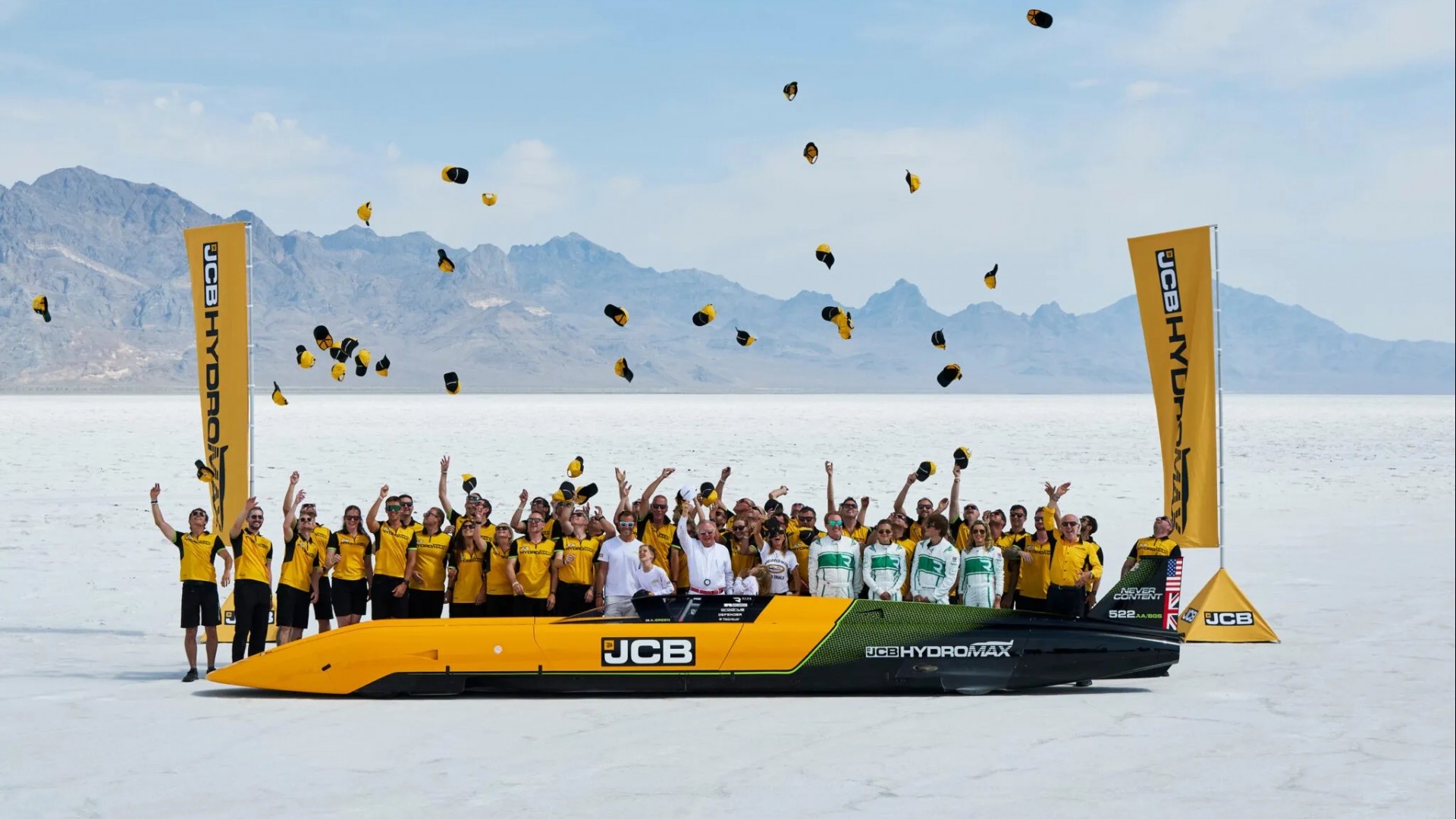 JCB Hydromax lập kỷ lục tốc độ mặt đất 653 km/h với động cơ đốt trong chạy bằng hydro